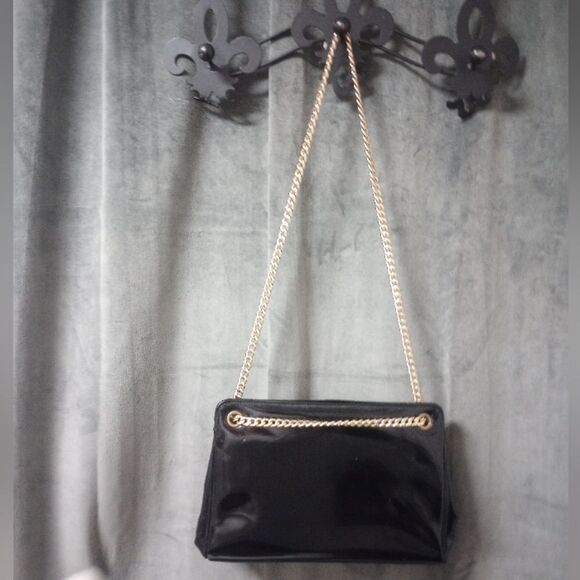 Vintage Black Faux Patent Leather Purse with Gold Chain Strap and Kiss Lock - Picture 1 of 10